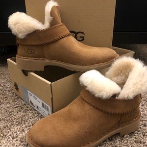 Ugg SZ. 5 - BRAND NEW - w/ BOX